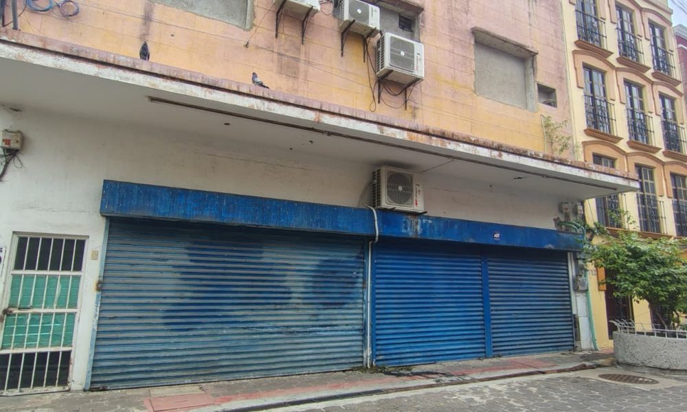 Arrasa crisis con 340 comercios del Centro