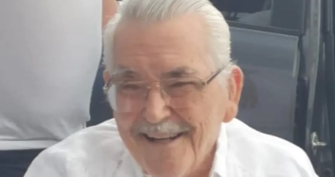 Premio Quetzalcóatl a escritor Ferdusi Bastar Mérito