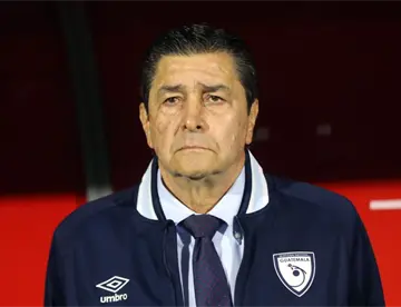 Luis Fernando Tena seguirá como DT de Guatemala tras recuperación médica