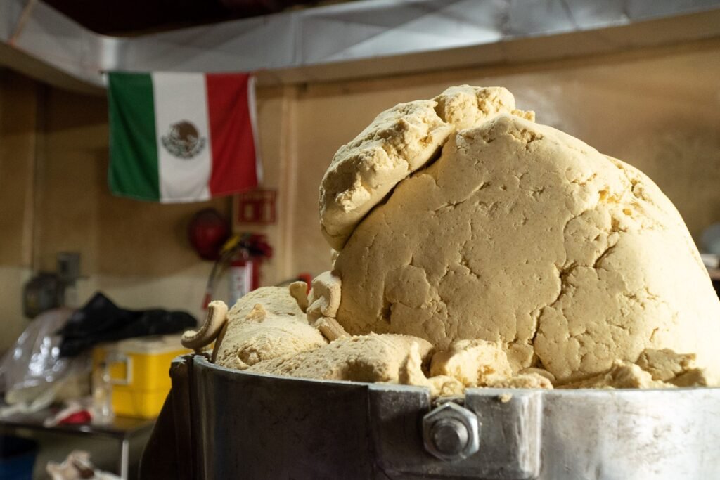AGRICULTURA y PROFECO descartan alzas al precio de la tortilla y llaman a no atender versiones falsas sobre costos del maíz y la harina