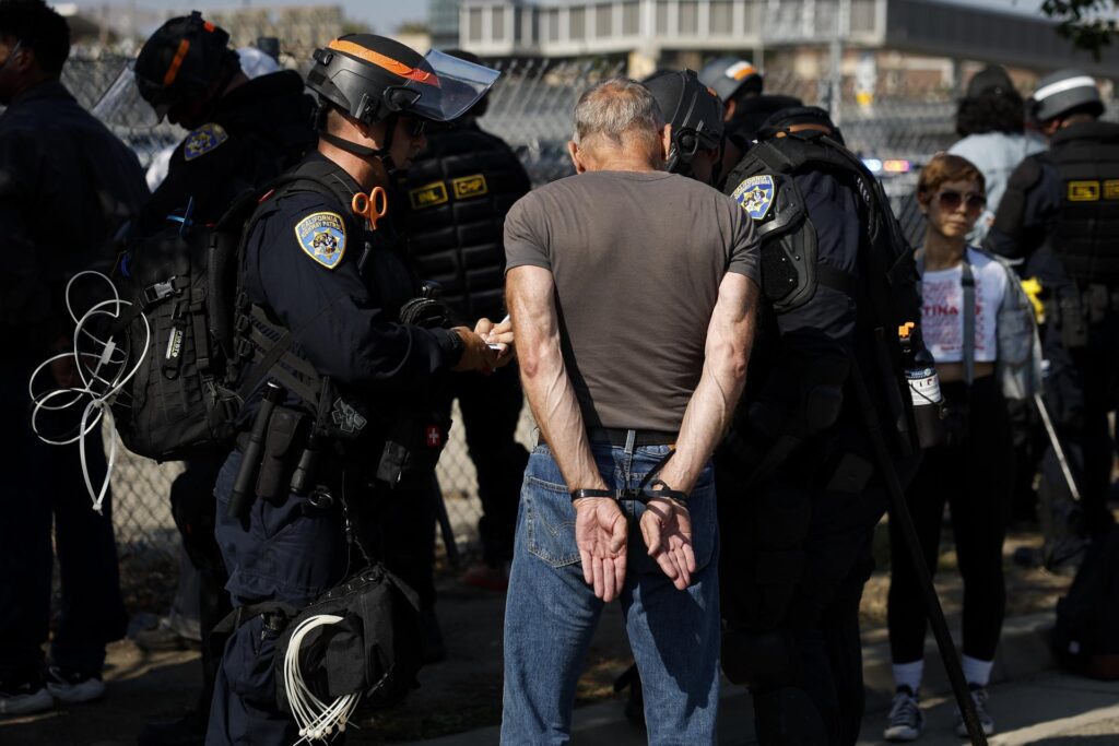 Detenciones de migrantes en la vía pública aumentaron 1000% en segundo mandato de Trump