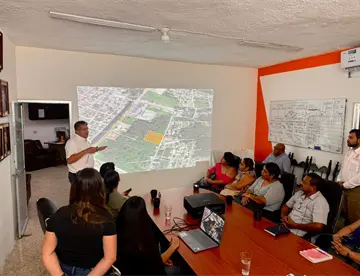 Ayuntamiento de Paraíso muestra predio a padres para reubicar escuelas cercanas a Dos Bocas