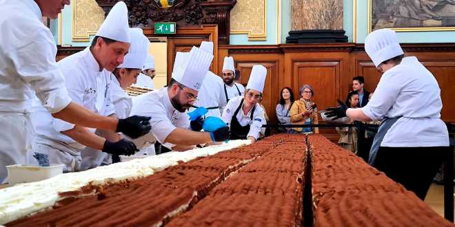 Rompen récord Guinness con tiramisú de 440 metros