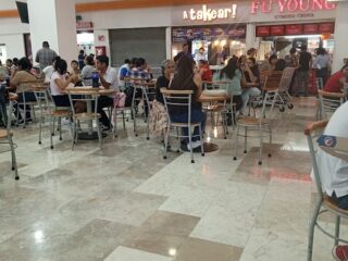 A Takear! Plaza Cristal Food Court