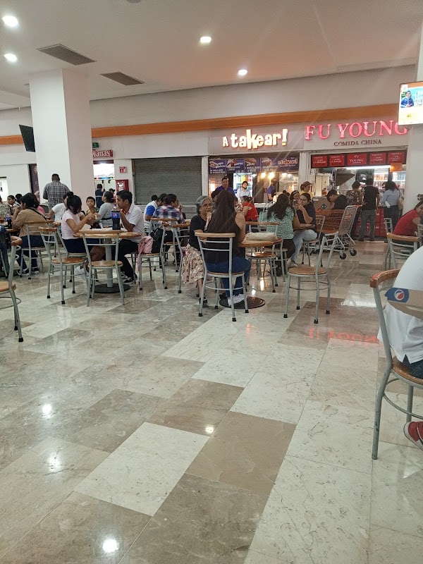 A Takear! Plaza Cristal Food Court