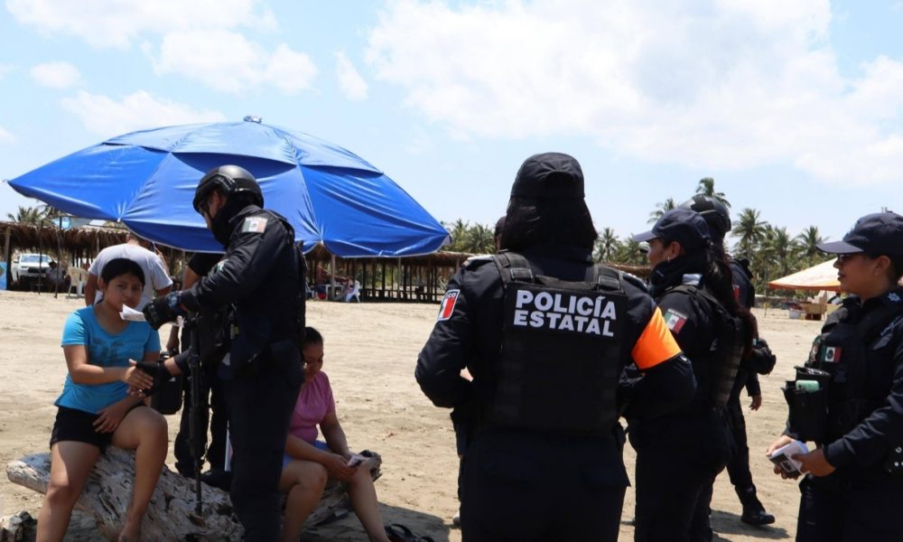 Refuerzan vigilancia y cercanía con turistas en playas de Tabasco
