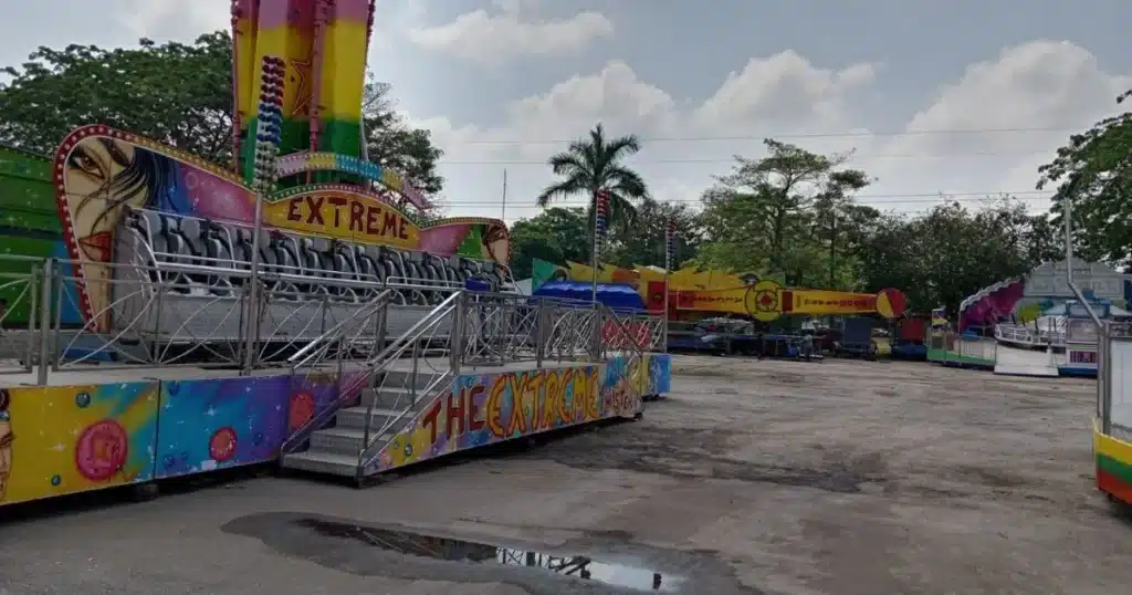 Arriban los primeros juegos mecánicos al Parque Tabasco