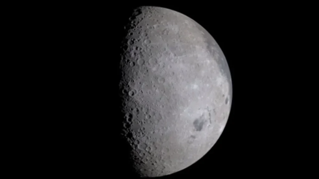Artemis II revela inédita imagen del lado oculto lunar