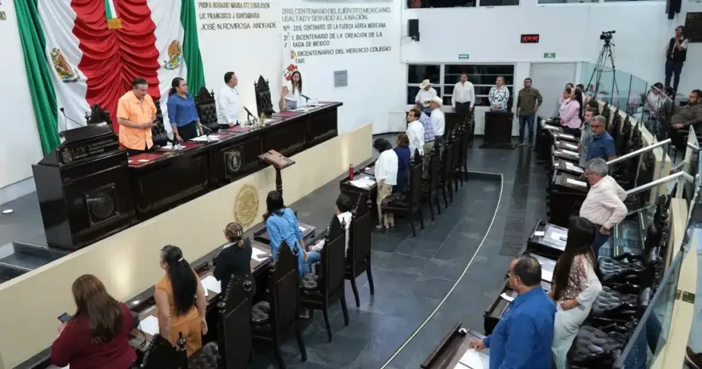 Blindan pensiones y protegen salarios de burócratas en Tabasco