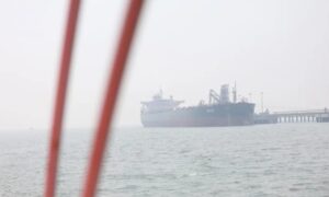 Irán abre paso a buques con productos esenciales en el estrecho de Ormuz