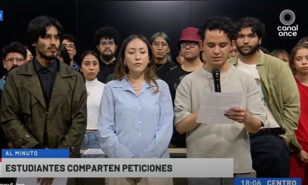 Estudiantes del IPN toman Canal Once y exigen renuncia de su director