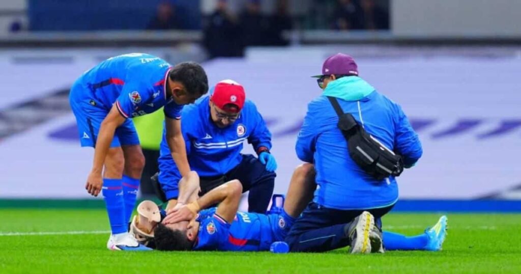 Cruz Azul revela el tiempo que perderá a Nico Ibáñez