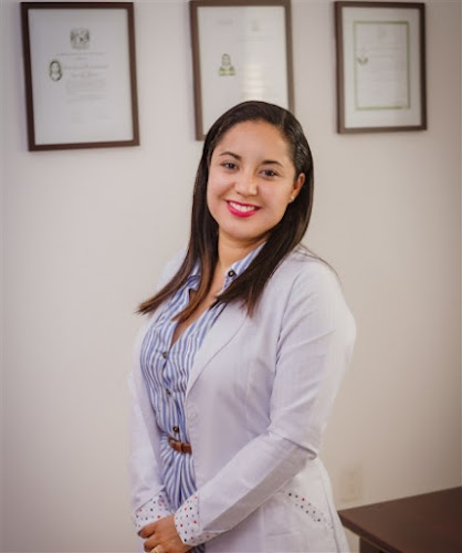 Dra. Glenda Martínez Hernández, Pediatra