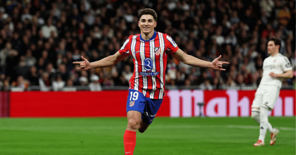 Julián Álvarez lidera triunfo del Atlético de Madrid ante Barcelona