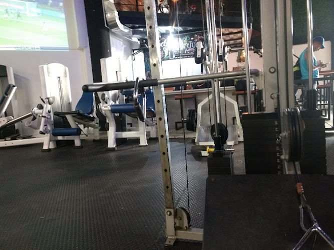 HANGAR GYM (Petrolera)