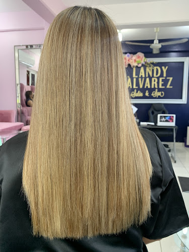 LANDY ALVAREZ MAKEUP | SALÓN
