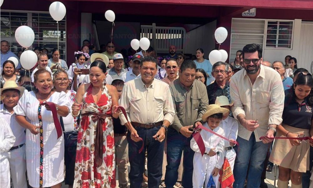 Entregan nuevas aulas en primaria de Jalpa de Méndez