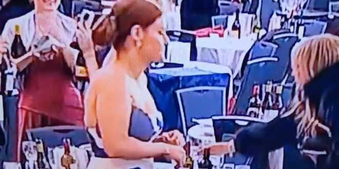 El momento viral de las botellas de vino