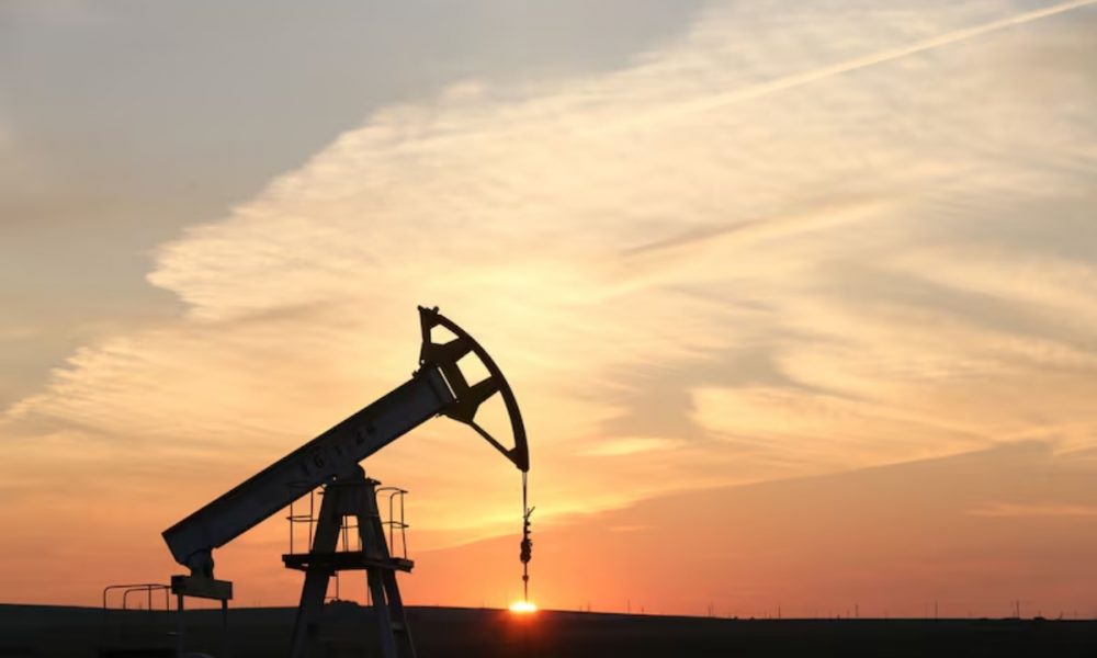 Petróleo se mantiene estable ante expectativa de acuerdo entre EU e Irán