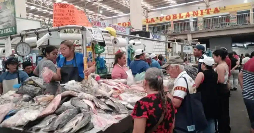Repunta 4% la venta de pescados y mariscos en el mercado Pino Suárez