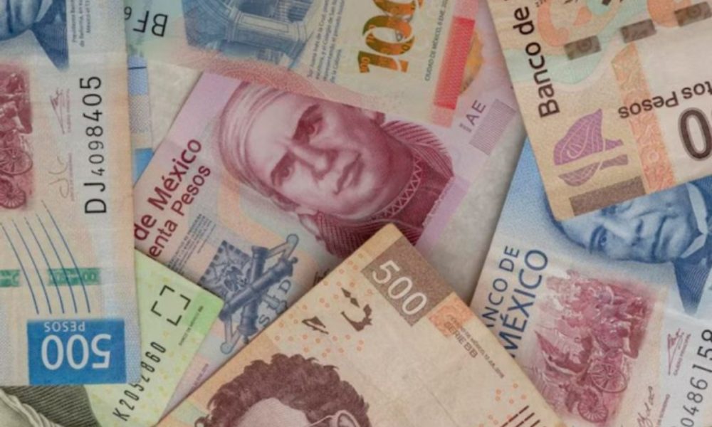 Peso mexicano cierra marzo con depreciación del 4 por ciento frente al dólar