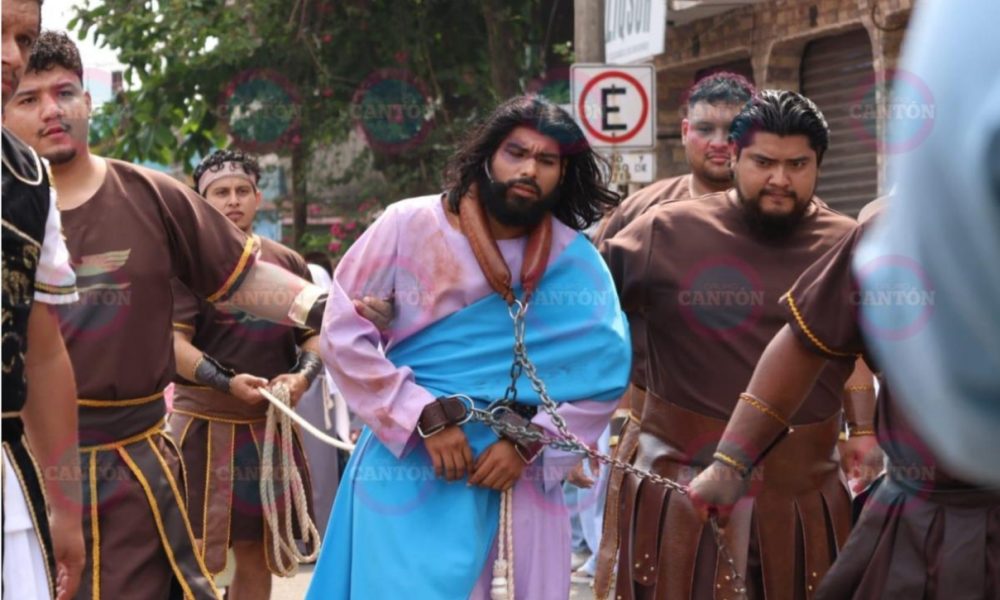 Fervor desborda Tamulté durante el Viacrucis de Viernes Santo