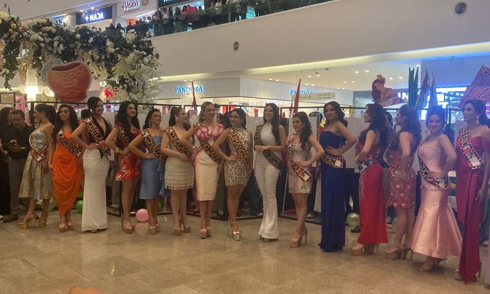 Revelan fotografías de las 17 embajadoras en Plaza Altabrisa