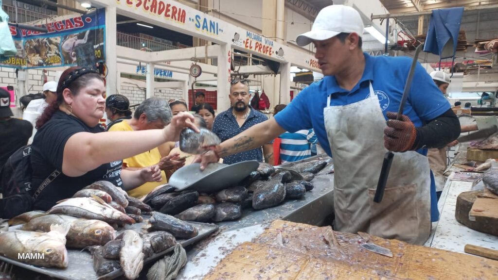 Logra hasta un 80% de las ventas de pescados y mariscos en el mercado «José M. Pino Suárez»