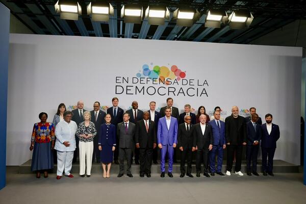 Sheinbaum posiciona a México en cumbre global por la democracia