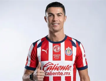 Chivas presume foto de Cristiano Ronaldo portando su camiseta y se vuelve tendencia