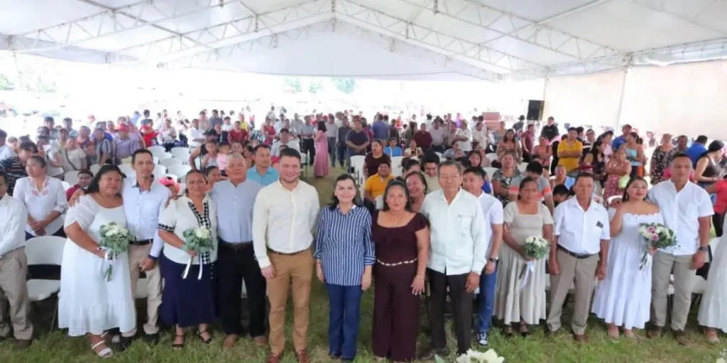 Yolanda Osuna promueve la productividad con pollitas ponedoras