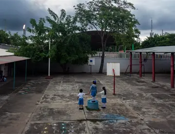 Pemex tomará decisión de reubicación de escuelas aledañas a la Refinería Olmeca: Setab