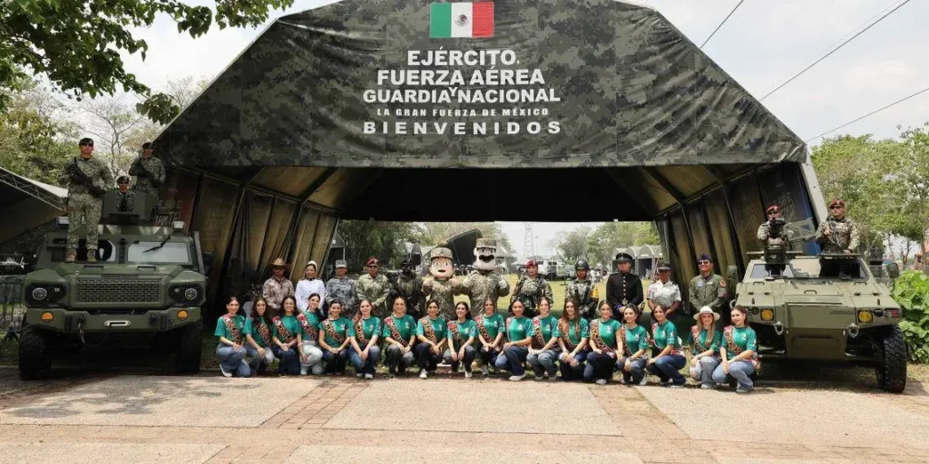 Visita de Embajadoras 2026 a exposición militar