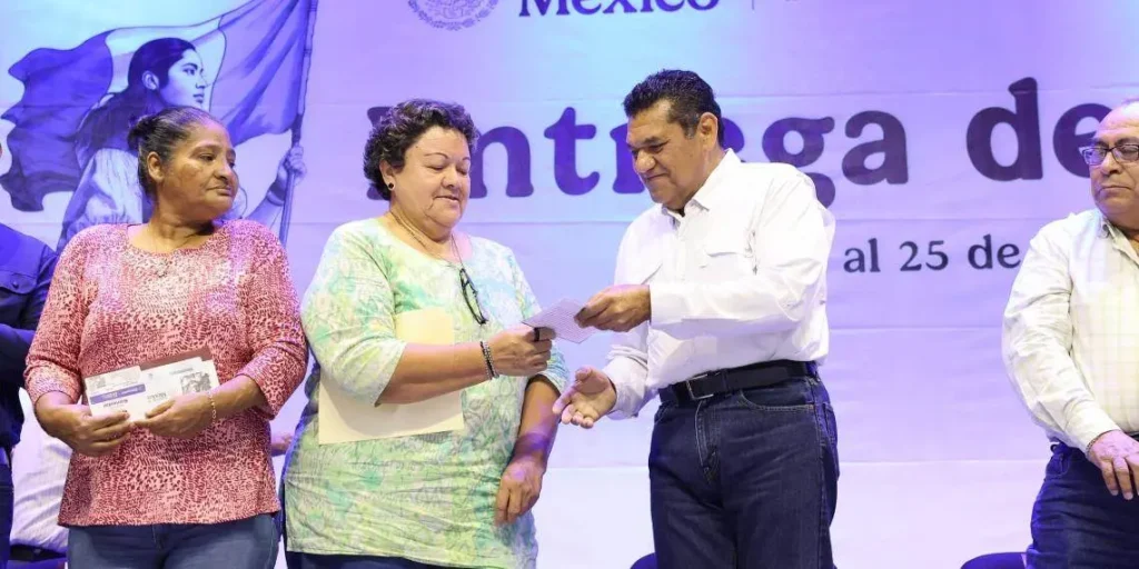 Entrega de tarjetas de Pensión para el Bienestar en Cárdenas