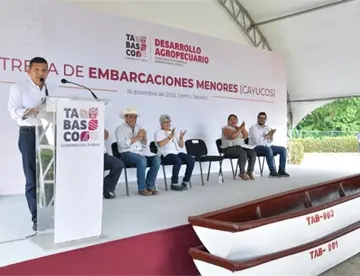 Señala May que en próximos días entregará cayucos elaborados en el CECAREM