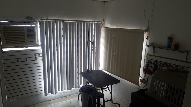 CLÍNICA VETERINARÍA LA HUELLA