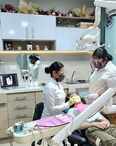 Dra. Linda Rubi – Especialista Militar en Endodoncia y Cirugía Periapical