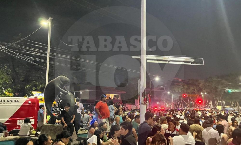 La Fuente del Chorro, epicentro de la fiesta durante el desfile de carros alegóricos