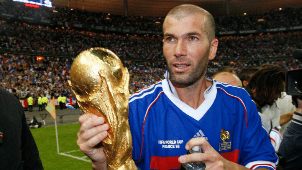 Zinedine Zidane: La leyenda que pasó del cielo al infierno en un cabezazo