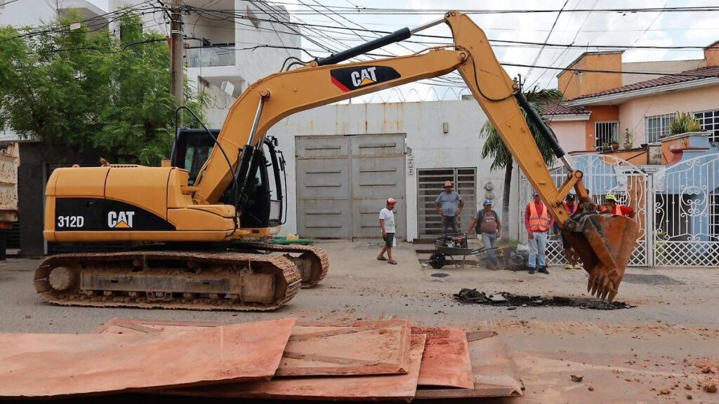 Cierran calle en Atasta por trabajos de drenaje