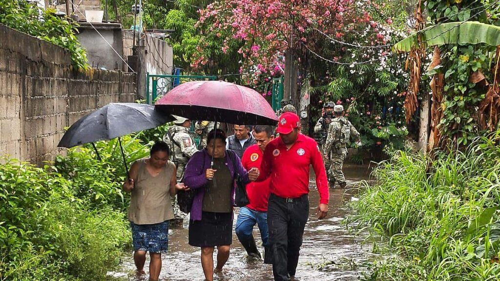 Lluvias fuertes y viento continúan este martes en Tabasco