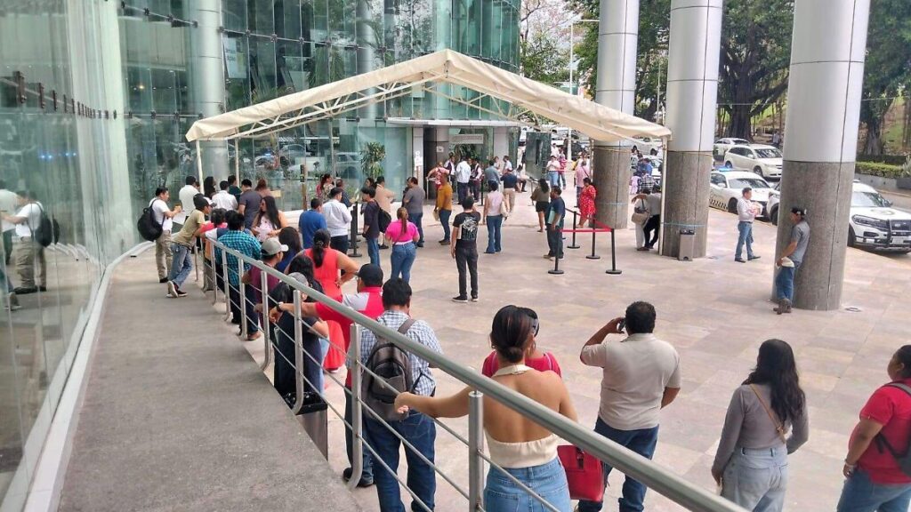 Contribuyentes saturan SAT en inicio de declaraciones anuales