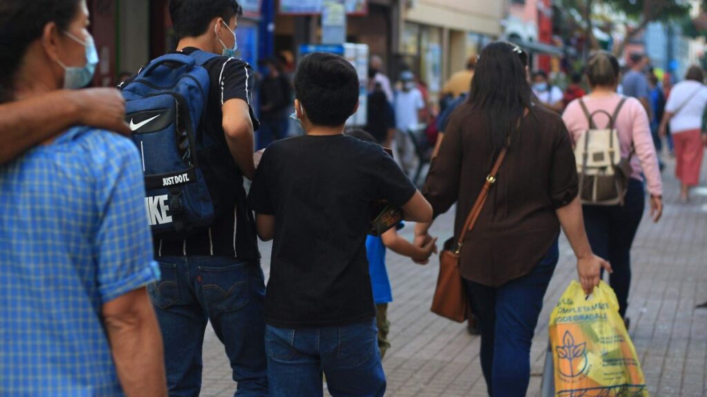 Cómo enseñar a los niños a comprar de manera responsable