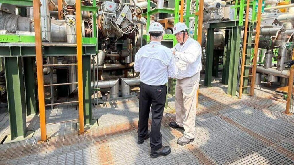 Continúa Pemex investigando origen de incendio en Refinería Olmeca