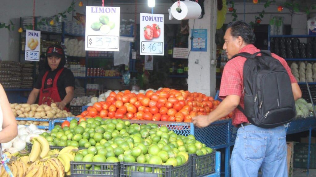 Tomate sigue “por las nubes”, así están las frutas y verduras