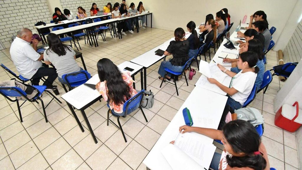 Regresan a las aulas 35 mil integrantes de la UJAT