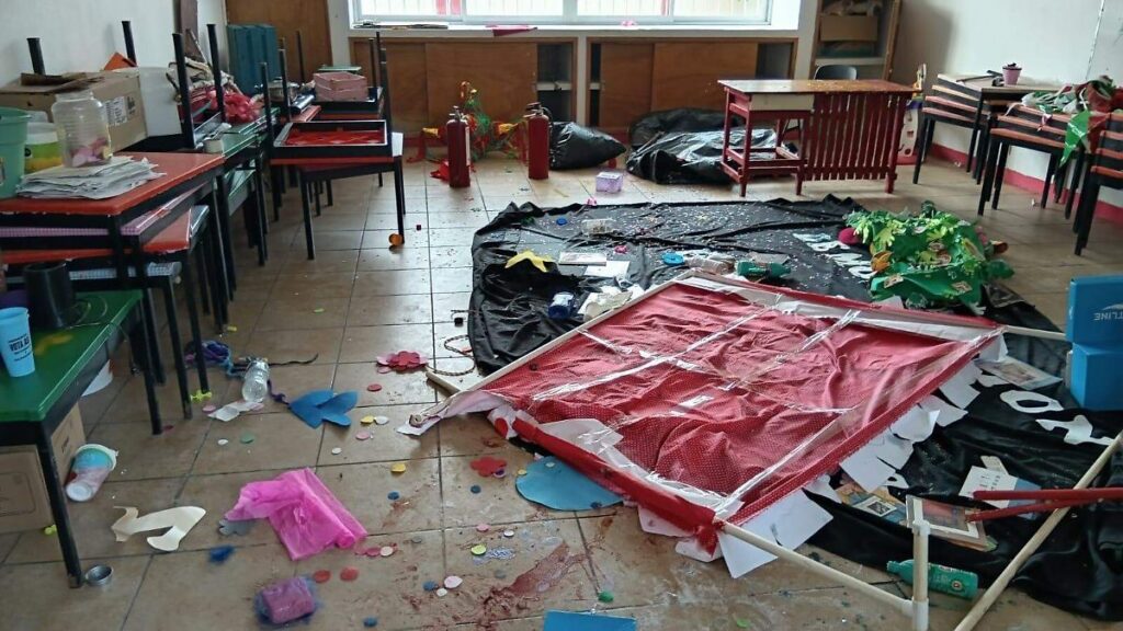 Gobierno y familias buscan alternativas para reubicar escuelas vandalizadas en Samarkanda