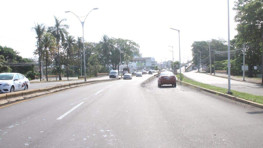 Calles semivacías y baja movilidad marcan el Jueves Santo en Villahermosa