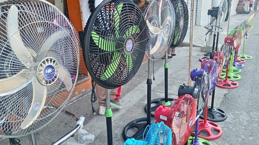 Llegó el calorcito y aumenta venta de ventiladores y climas en Tabasco