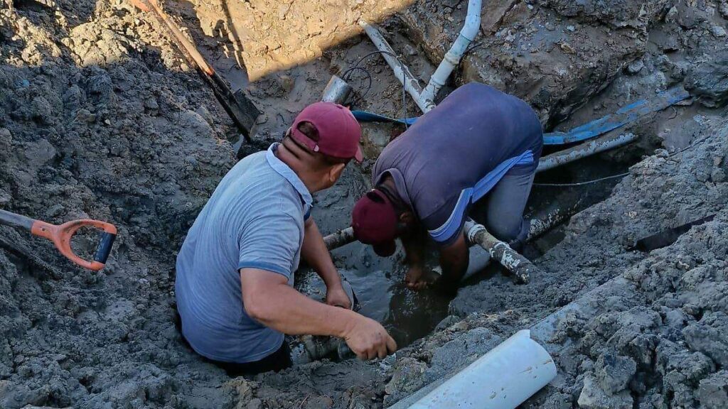 Colonia 18 de Marzo sin agua; SAS Centro repara fuga